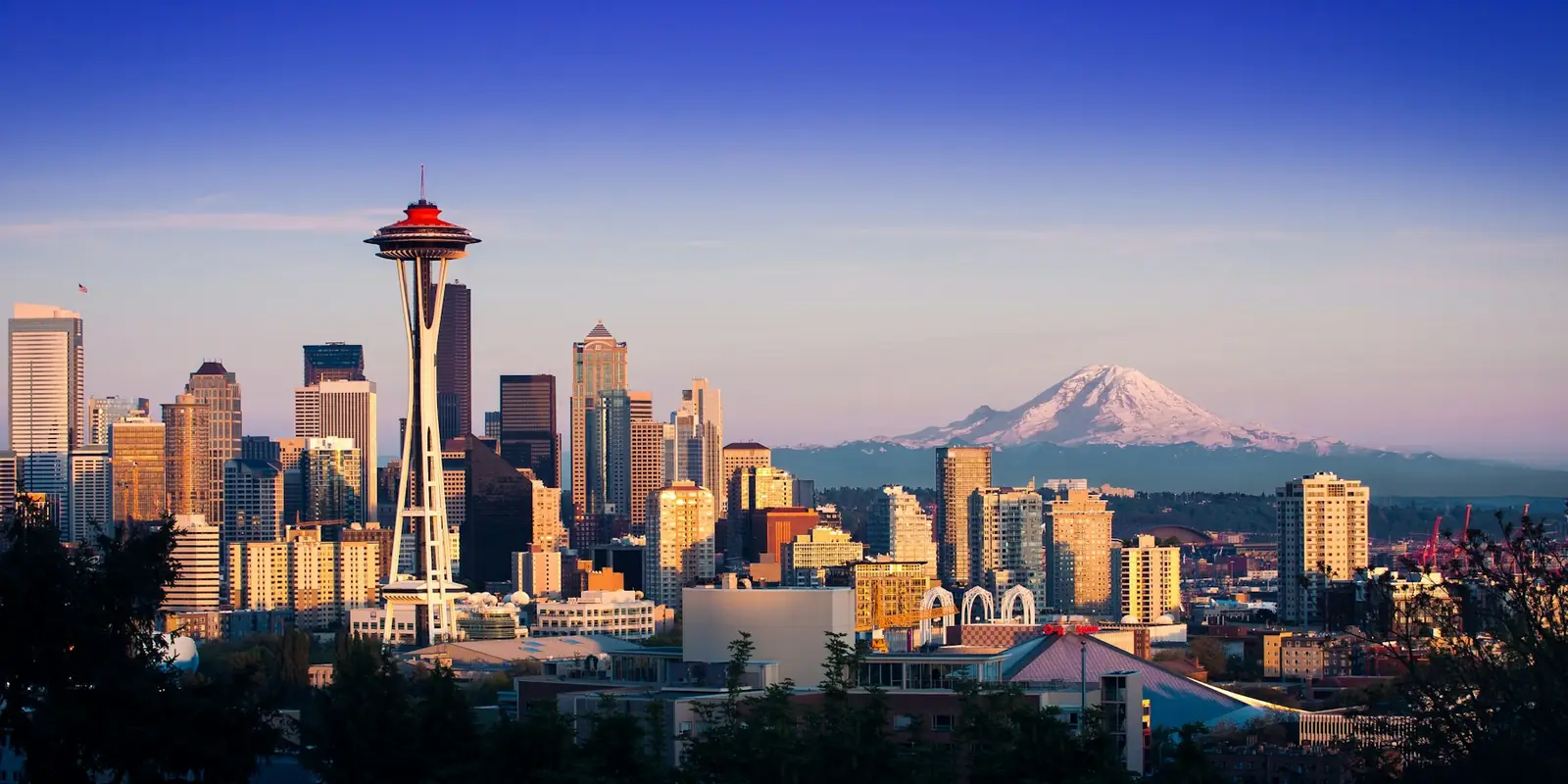Seattle skyline, Space Needle and Mount Rainier