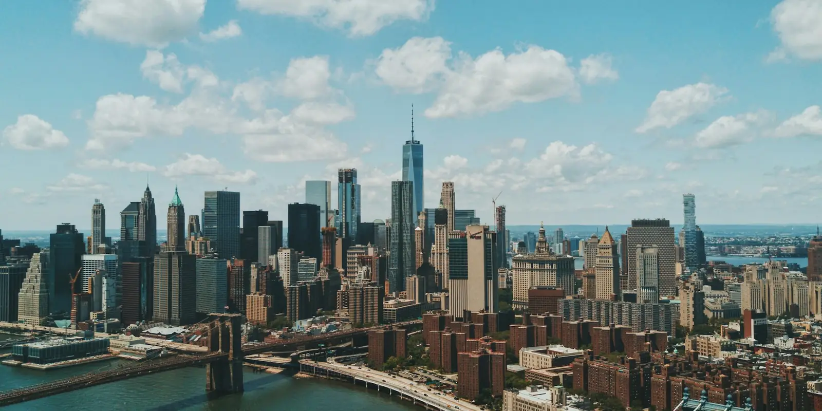 Manhattan skyline and the Brooklyn Bridge, United States